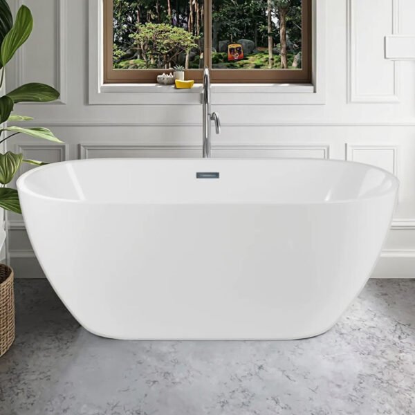Luxury White Freestanding Oval Soaking Bathtub