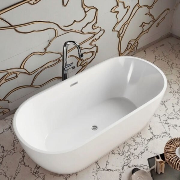 Luxury White Freestanding Oval Soaking Bathtub